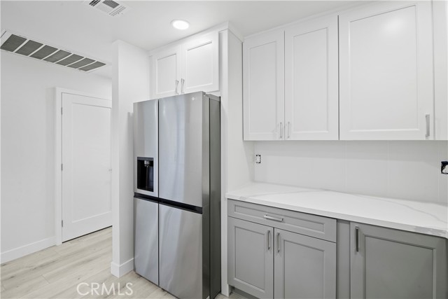 4557 HASKELL Avenue, 304 photo 13