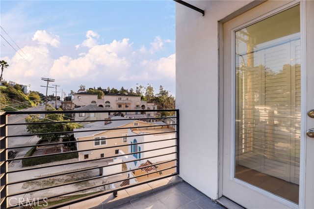 Detail Gallery Image 37 of 46 For 2400 Glendale Ct, Los Angeles,  CA 90039 - 3 Beds | 3 Baths