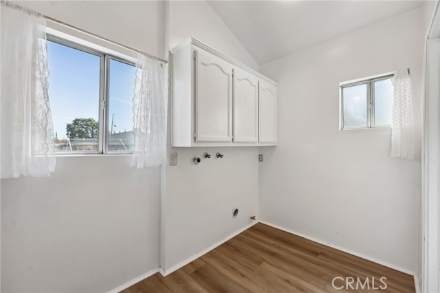Detail Gallery Image 11 of 42 For 318 E 11th St, Pomona,  CA 91766 - 5 Beds | 2/1 Baths