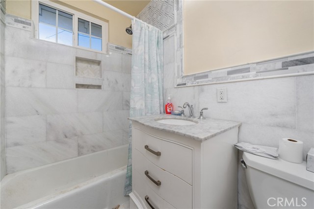 Detail Gallery Image 8 of 17 For 218 Lillian Pl, Costa Mesa,  CA 92627 - 3 Beds | 2 Baths