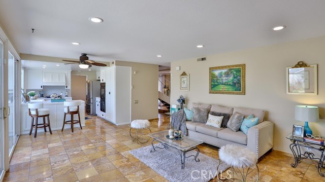 Detail Gallery Image 10 of 17 For 6671 Crista Palma Dr, Huntington Beach,  CA 92647 - 5 Beds | 3 Baths