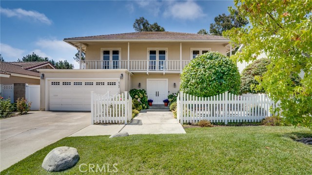 6742 Jardines Dr, Huntington Beach, CA 92647