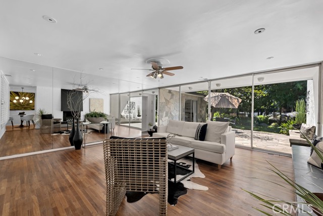5217 Canoga Avenue, Woodland Hills CA: https://media.crmls.org/medias/294b0a04-2569-4bca-b168-10105b6d8e03.jpg