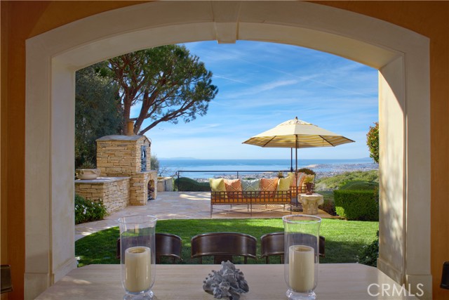 5 Pelican Vista Drive, Newport Coast CA: https://media.crmls.org/medias/294c140f-52a0-491c-a629-23c7df7c14ec.jpg