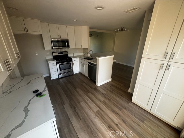 Detail Gallery Image 6 of 10 For 2430 Chinook Dr, Placentia,  CA 92870 - 2 Beds | 2 Baths