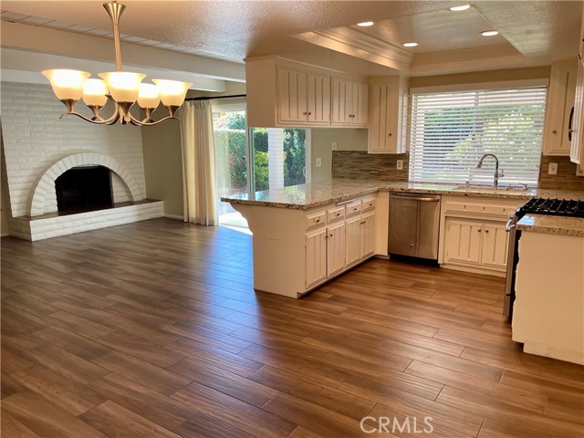 1327 N Stanford Avenue, Upland CA: https://media.crmls.org/medias/294d23b5-2212-4b62-ba53-2d2970e6b12d.jpg