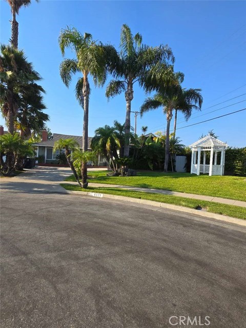 Detail Gallery Image 1 of 11 For 6971 Dresden Cir, Huntington Beach,  CA 92647 - 3 Beds | 2 Baths