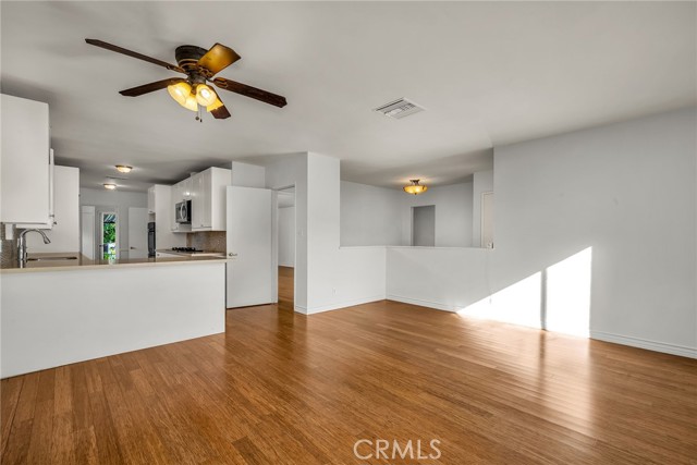 Detail Gallery Image 12 of 52 For 18419 Linnet, Tarzana,  CA 91356 - 3 Beds | 3 Baths