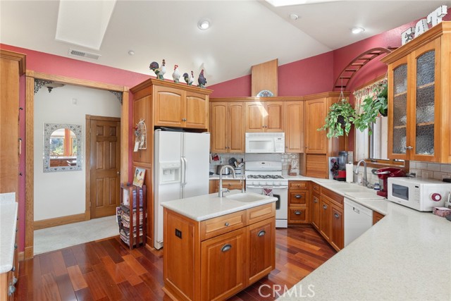 Detail Gallery Image 14 of 56 For 5005 Schott Rd, Forest Ranch,  CA 95942 - 4 Beds | 3 Baths