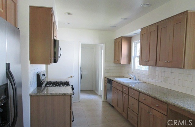 Detail Gallery Image 4 of 8 For 4718 Burnet Ave, Sherman Oaks,  CA 91403 - 3 Beds | 2 Baths