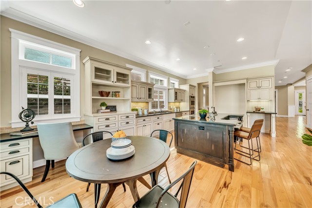 810 Juanita Avenue, Redondo Beach, California 90277, 5 Bedrooms Bedrooms, ,3 BathroomsBathrooms,Residential,Sold,Juanita,TR22080306