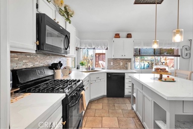 Detail Gallery Image 4 of 5 For 14230 La Mirada, Victorville,  CA 92392 - 4 Beds | 2 Baths