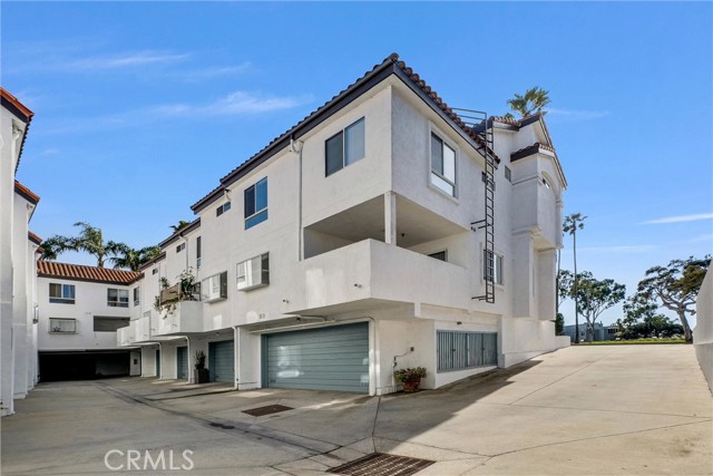 Detail Gallery Image 33 of 36 For 200 N Catalina Ave #F,  Redondo Beach,  CA 90277 - 3 Beds | 3 Baths