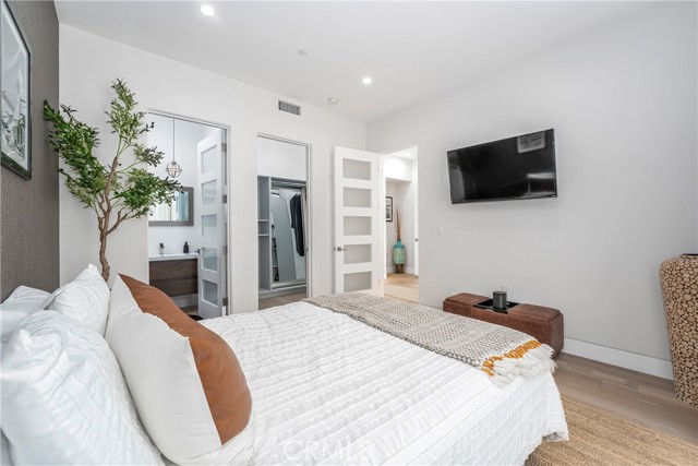 4706 Katherine Avenue, Sherman Oaks CA: https://media.crmls.org/medias/29530a2c-7551-417e-8c2d-95671b12611c.jpg