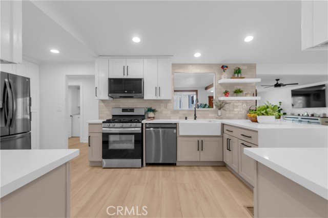 Detail Gallery Image 15 of 51 For 9888 Trinity, Oak Hills,  CA 92344 - 6 Beds | 2 Baths