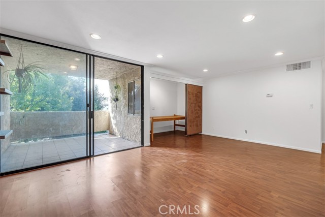 65 N Allen Avenue, Pasadena CA: https://media.crmls.org/medias/29538f09-07c8-4488-a889-74dd445de923.jpg