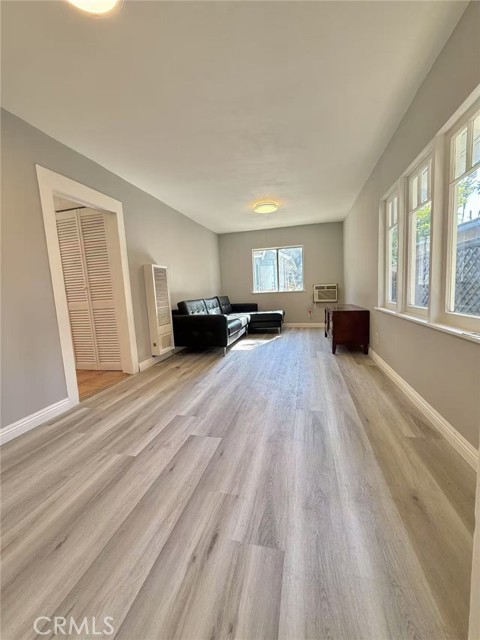 Detail Gallery Image 3 of 10 For 41 S Berkeley Ave #1/2,  Pasadena,  CA 91107 - 2 Beds | 1 Baths