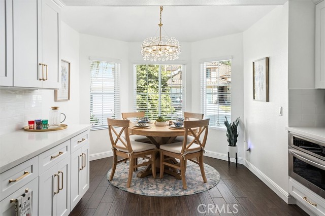 Detail Gallery Image 11 of 59 For 23456 Thornewood Dr, Newhall,  CA 91321 - 6 Beds | 4 Baths