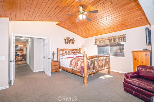 42531 Cedar Ave, Big Bear Lake CA: https://media.crmls.org/medias/29542706-5dfd-4e3c-9218-0bca7d55c044.jpg