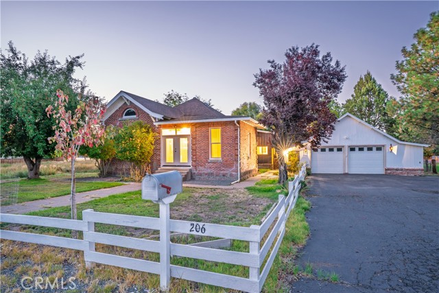 206 E Mcdowell Avenue, Alturas CA: https://media.crmls.org/medias/295575ac-ee06-4757-8a03-6c2e8ae8b5a1.jpg