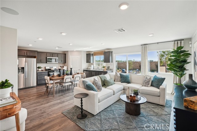 Detail Gallery Image 7 of 25 For 14014 Larissa St, Moreno Valley,  CA 92555 - 3 Beds | 2/1 Baths