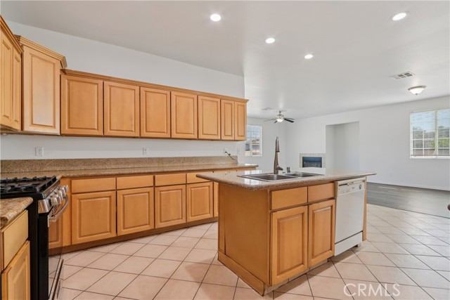 Detail Gallery Image 13 of 24 For 548 Bloomington Ave, Rialto,  CA 92376 - 4 Beds | 3 Baths