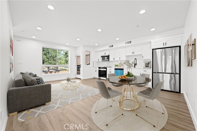 6704 1/2 Kester Avenue, Van Nuys CA: https://media.crmls.org/medias/2955da2b-40be-4df5-a0c5-1a9f4251b86a.jpg