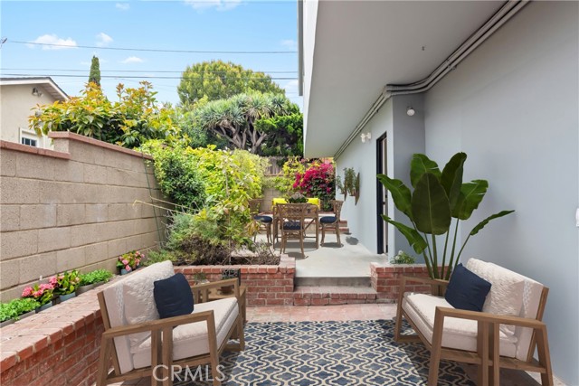 Guest house yard