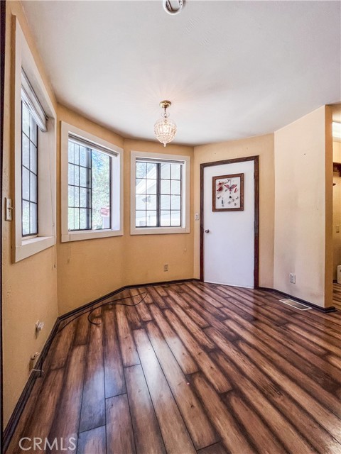 1125 Hemlock Lane, Big Bear City CA: https://media.crmls.org/medias/29566610-e3d9-45b0-b8d3-bdd8809caf2b.jpg