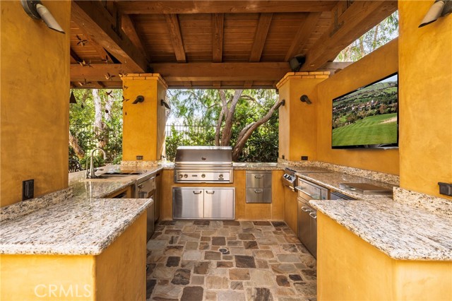 Detail Gallery Image 49 of 55 For 97 Canyon, Irvine,  CA 92603 - 6 Beds | 6/2 Baths