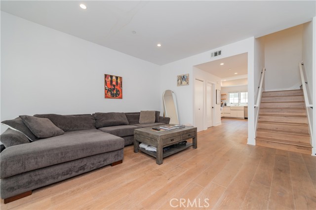 288 S Oakland Ave, Pasadena CA: https://media.crmls.org/medias/29582a21-bbab-49ae-96d1-9df90d109caa.jpg