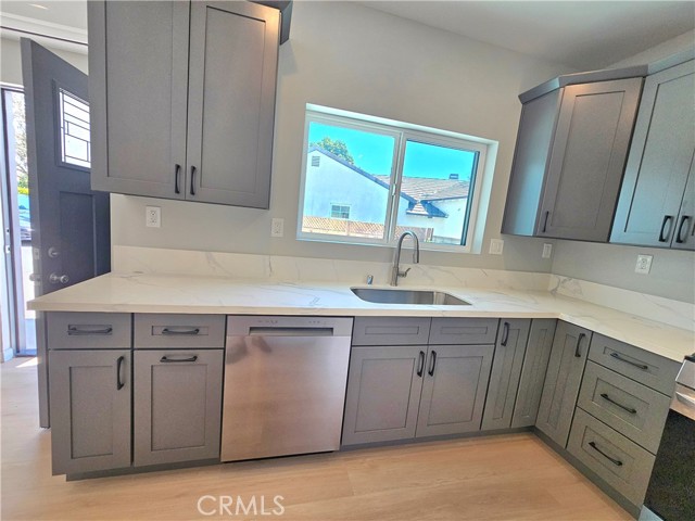 Detail Gallery Image 3 of 18 For 902 Magnis St #B,  Arcadia,  CA 91006 - 2 Beds | 2 Baths