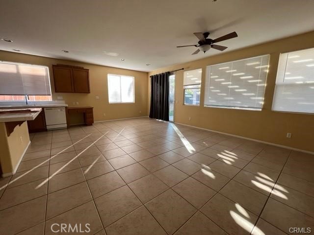 14933 Meridian Place, Moreno Valley CA: https://media.crmls.org/medias/2958f4a0-6cc5-4d07-9072-2742b4f33056.jpg