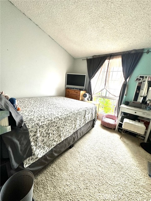 Detail Gallery Image 16 of 17 For 27220 Marchland, Canyon Country,  CA 91351 - 3 Beds | 1/1 Baths