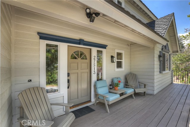 Detail Gallery Image 4 of 54 For 27513 St Bernard Ln, Lake Arrowhead,  CA 92352 - 5 Beds | 3 Baths