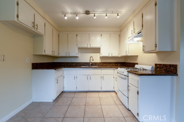 4700 Clair Del Avenue, Long Beach CA: https://media.crmls.org/medias/295a2f59-9e77-42ea-a9ce-be777c9bbd49.jpg