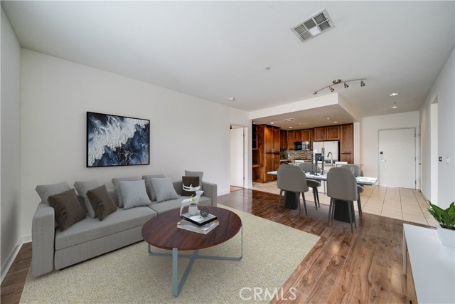 21301 Erwin Street, Woodland Hills CA: https://media.crmls.org/medias/295a3437-e05d-41bc-ae21-9f19bdafb4ca.jpg