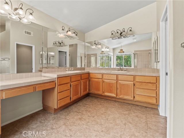 Detail Gallery Image 23 of 40 For 26332 Oakdale Canyon Ln, Canyon Country,  CA 91387 - 5 Beds | 3 Baths