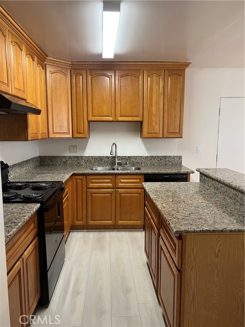 2754 Montrose, Montrose CA: https://media.crmls.org/medias/295a83f7-dd57-4421-b616-831f4b1721be.jpg