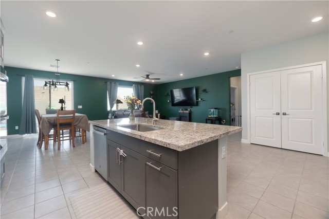 561 Yukon Rd, Rialto, CA 92377 photo 12