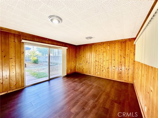 Detail Gallery Image 15 of 27 For 12040 Stagg St, North Hollywood,  CA 91605 - 4 Beds | 2/1 Baths