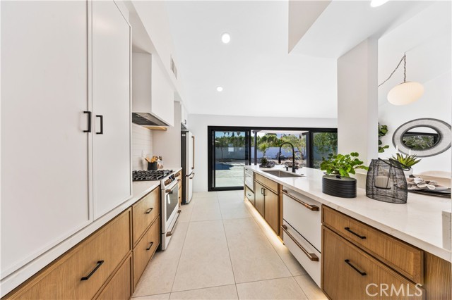 Detail Gallery Image 10 of 30 For 1033 E via Escuela, Palm Springs,  CA 92262 - 3 Beds | 2 Baths