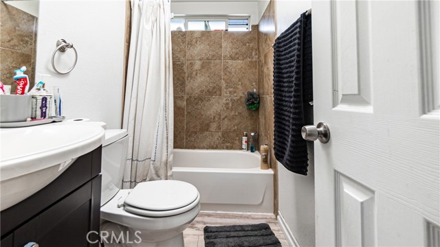 Detail Gallery Image 6 of 11 For 506 S Crest Rd, Orange,  CA 92868 - 3 Beds | 2 Baths