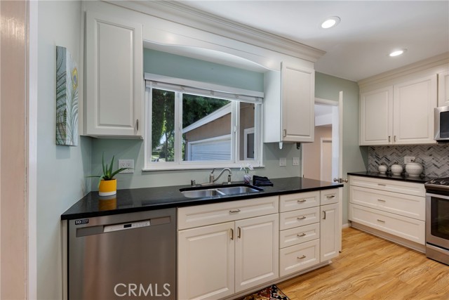 Image 3 of 63 For 1519 Victoria