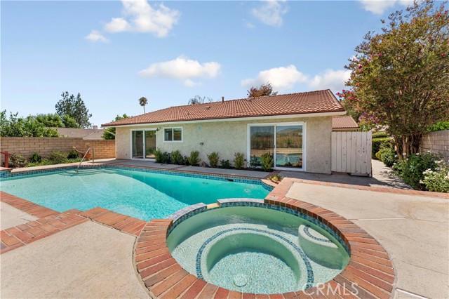 5872 Cardoza Drive photo 4