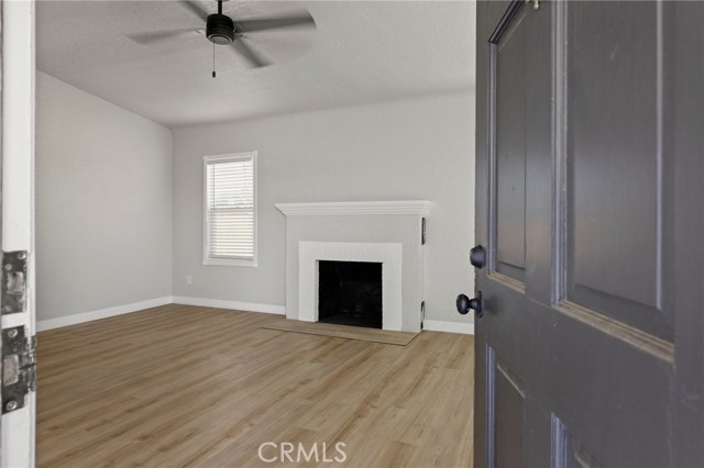 211 E Grangeville Boulevard, Hanford CA: https://media.crmls.org/medias/29616120-dc88-4168-8561-56690247913c.jpg
