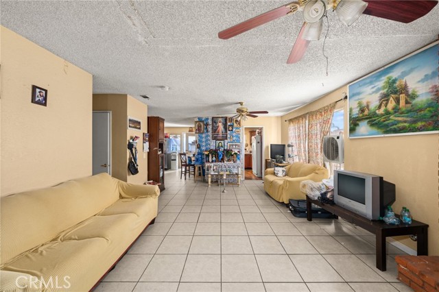 12597 Jalepeno Avenue, Chino CA: https://media.crmls.org/medias/29623497-82ea-4d48-82df-8fd05d8994cc.jpg