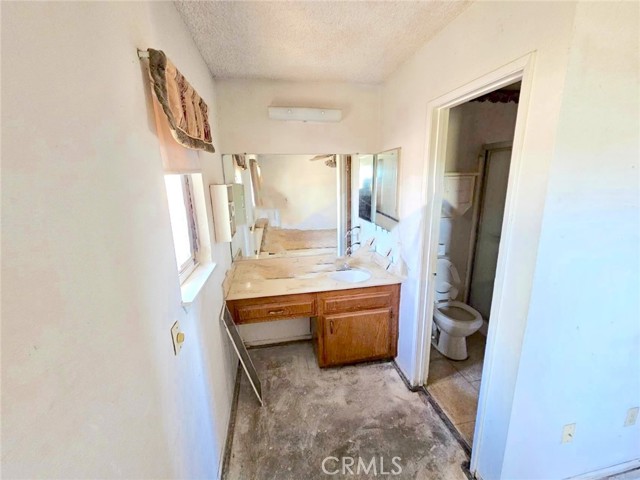 Detail Gallery Image 6 of 14 For 16376 Alviso, Victorville,  CA 92394 - 3 Beds | 2 Baths