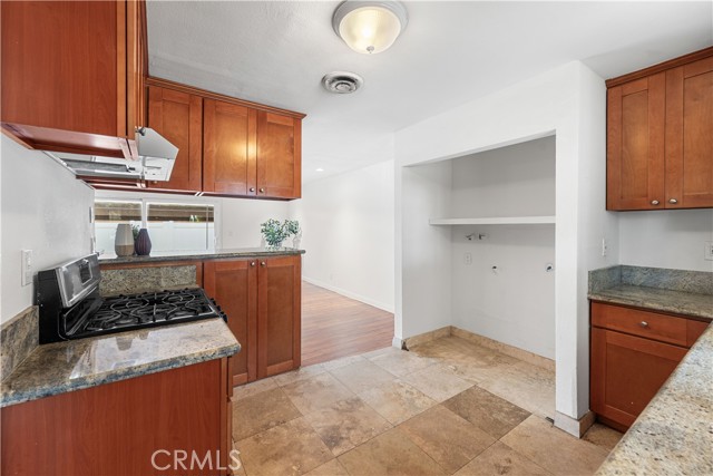 Detail Gallery Image 14 of 33 For 412 N Cerritos Ave, Azusa,  CA 91702 - 3 Beds | 2/1 Baths