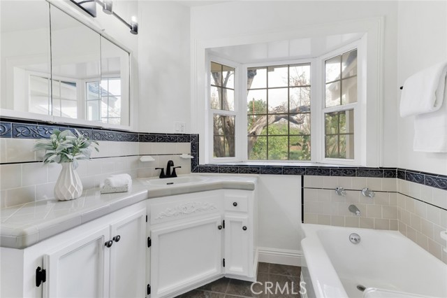 Detail Gallery Image 25 of 42 For 17716 Nordhoff St, Northridge,  CA 91325 - 4 Beds | 2 Baths